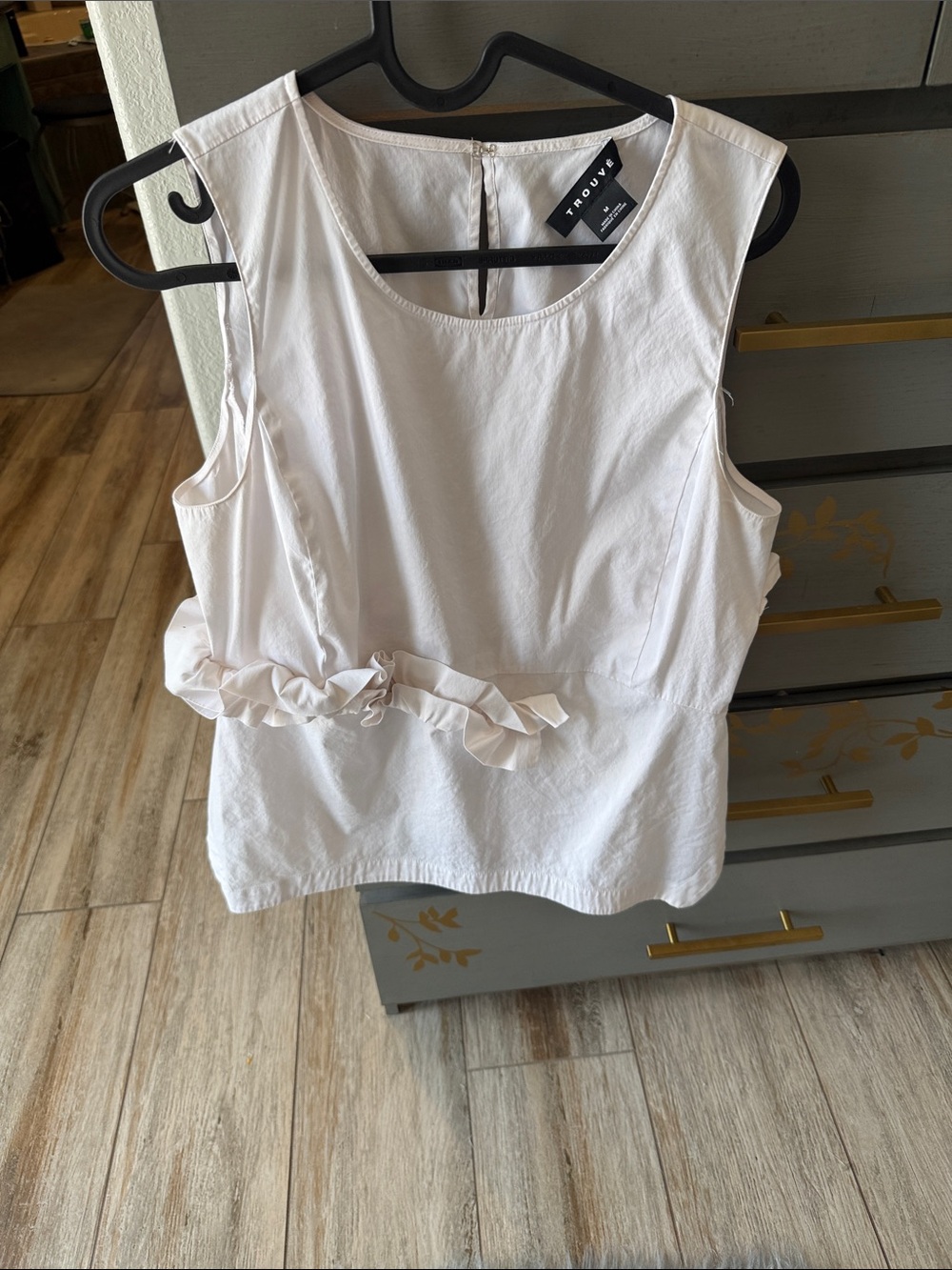 Trouve Cream Ruffle-Waist Sleeveless Camisole